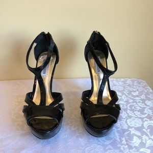 Steve Madden “Haylow” Black Patent Leather Heel S8